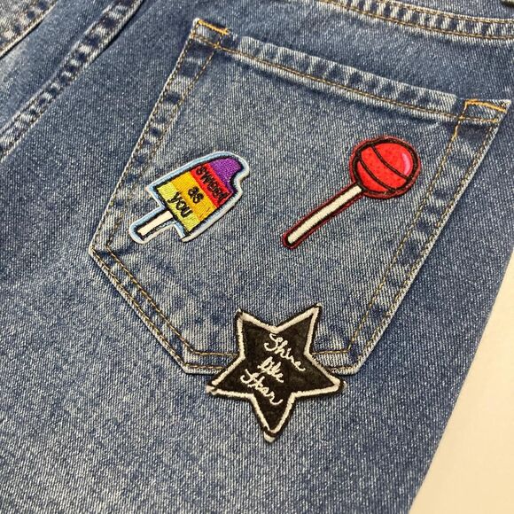 Forever 21 Los Angeles Distressed Frayed Hem Denim Mini Skirt Graphic Patches - Picture 8 of 8